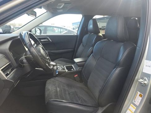 Used 2024 Mitsubishi Outlander SE image 9