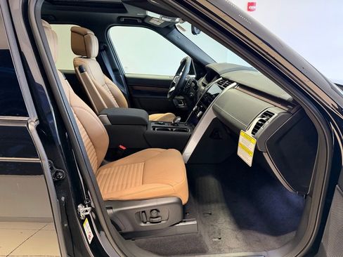 New 2025 Land Rover Discovery Dynamic SE AWD/4WD image 19