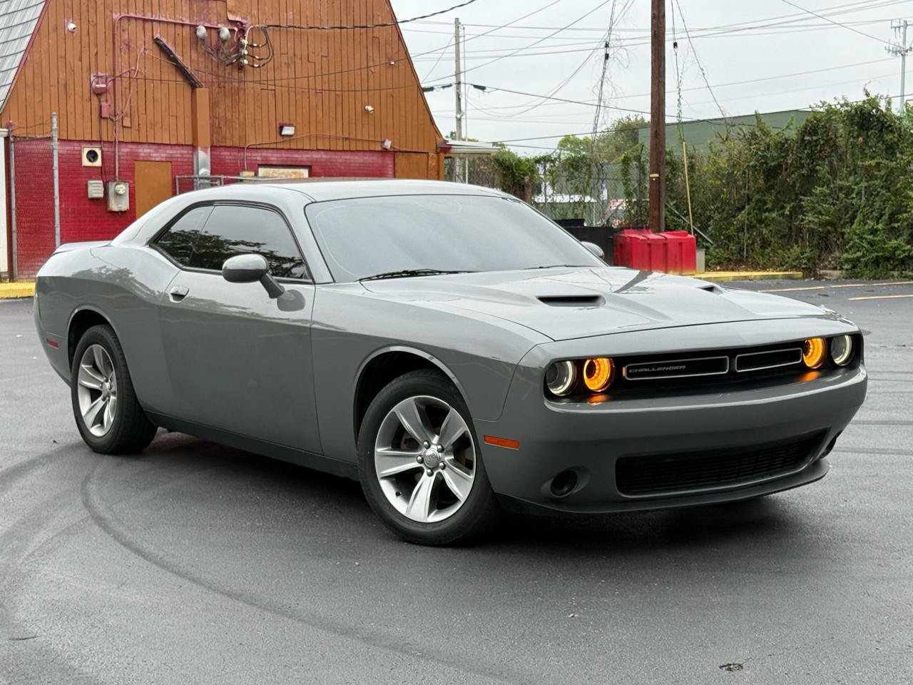 Used 2019 Dodge Challenger SXT RWD image 2
