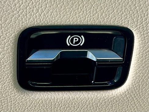 Certified 2025 Mercedes-Benz GLC 300 4MATIC image 42