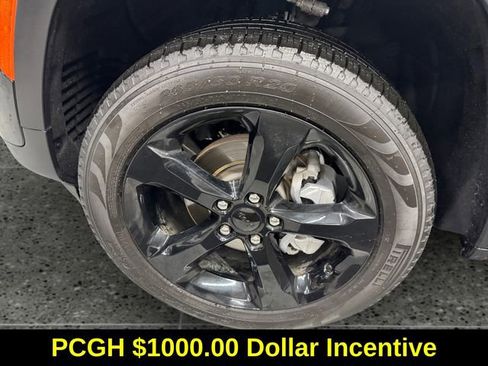 Used 2024 Jeep Grand Cherokee Limited w/ Black Appearance Package image 24