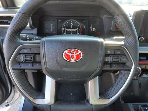Certified 2024 Toyota Tacoma SR5 AWD/4WD image 22