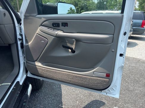 Used 2005 Chevrolet Silverado 2500 LT w/ Heavy-Duty Power Package image 23