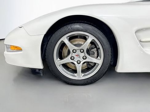 Used 2001 Chevrolet Corvette Coupe w/ Preferred Equipment Group1 RWD image 30