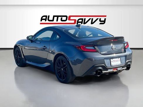 Used 2025 Toyota GR86 Premium w/ ALL Weather Mat Package (TMS) RWD image 5