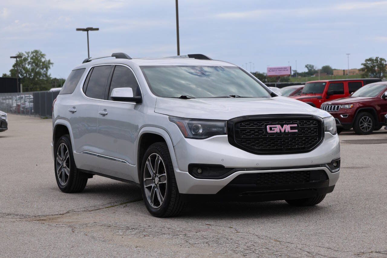 Used 2018 GMC Acadia Denali w/ Technology Package AWD/4WD image 4