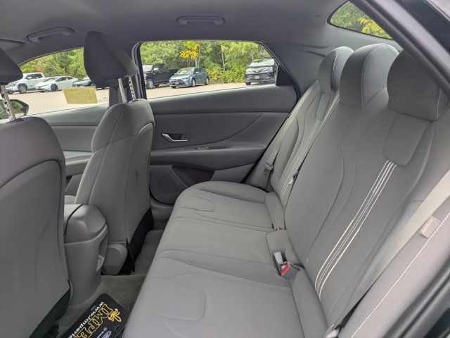 Used 2024 Hyundai Elantra Blue FWD image 18