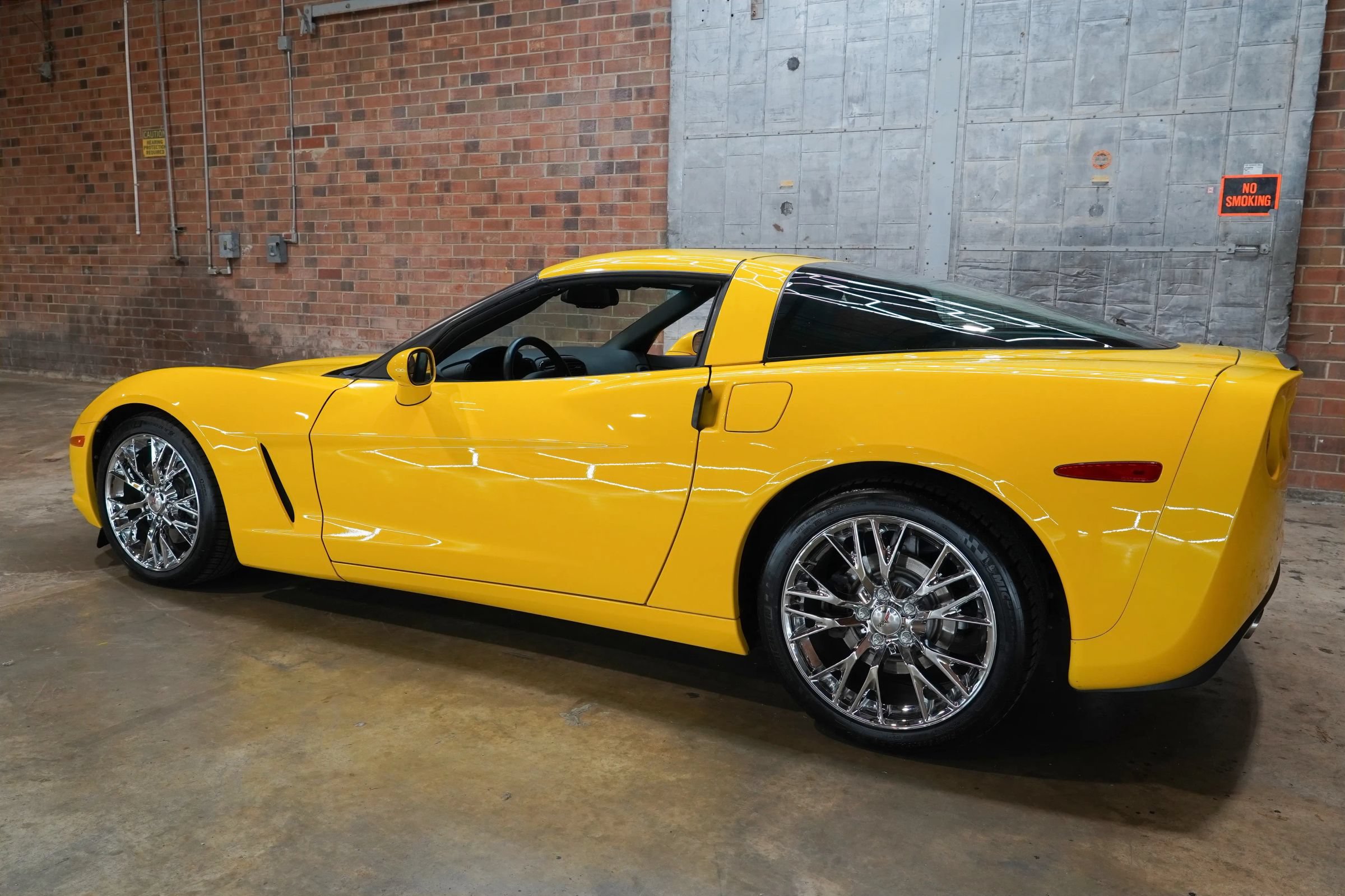 Used 2012 Chevrolet Corvette Coupe w/ Roof Package RWD image 8
