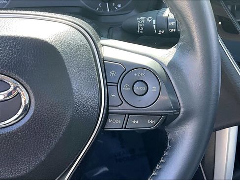 Used 2024 Toyota Corolla Cross LE w/ Moonroof Package image 25
