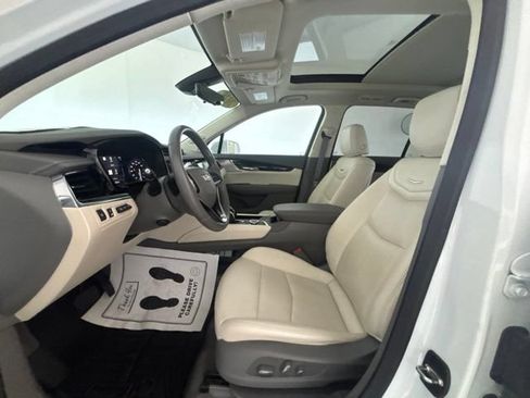 Used 2020 Cadillac XT6 Premium Luxury AWD/4WD image 2