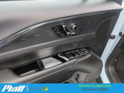 Used 2024 Cadillac Lyriq Sport image 41