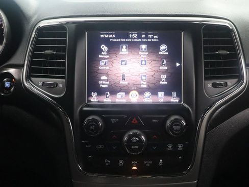 Used 2017 Jeep Grand Cherokee Altitude AWD/4WD image 22