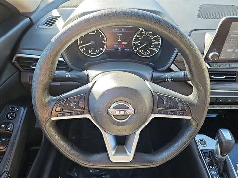 Used 2024 Nissan Altima 2.5 SV image 15