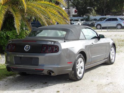 Used 2013 Ford Mustang V6 2dr Convertible image 8