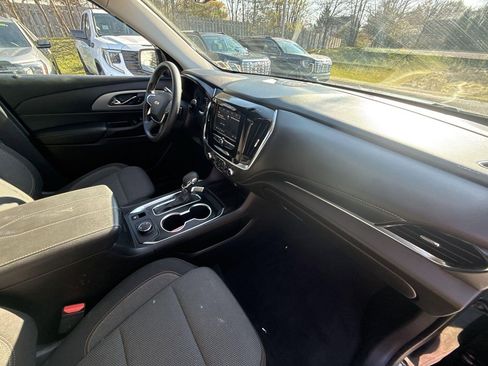 Used 2021 Chevrolet Traverse LS image 33