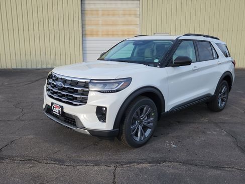 New 2026 Ford Explorer Active image 2