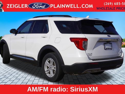 Used 2023 Ford Explorer XLT w/ Equipment Group 202A image 3