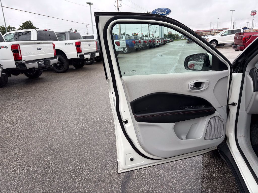 Used 2020 Jeep Compass Limited AWD/4WD image 11
