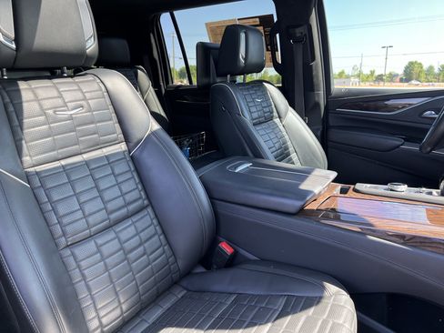 Used 2021 Cadillac Escalade ESV Sport Platinum w/ Heavy-Duty Trailer Package AWD/4WD image 35