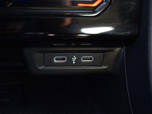 Certified 2025 Volkswagen Jetta SE w/ Sunroof Package image 16