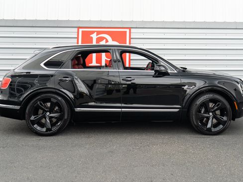 Used 2017 Bentley Bentayga AWD/4WD image 44