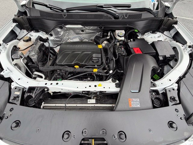 Certified 2025 Chevrolet Trax LT FWD image 17