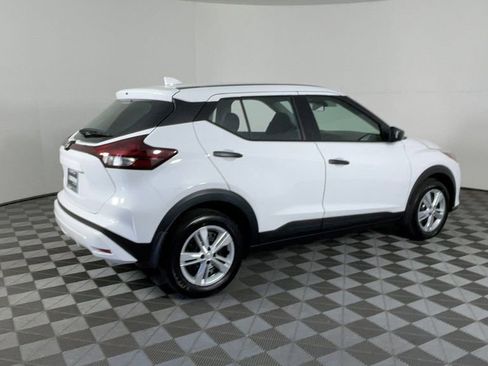 New 2025 Nissan Kicks Play S image 4