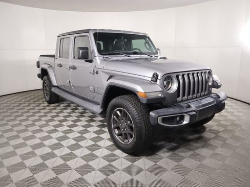 Used 2020 Jeep Gladiator Overland image 3