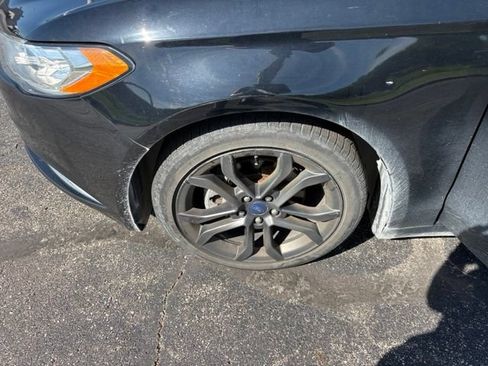 Used 2018 Ford Fusion SE w/ Equipment Group 201A FWD image 21