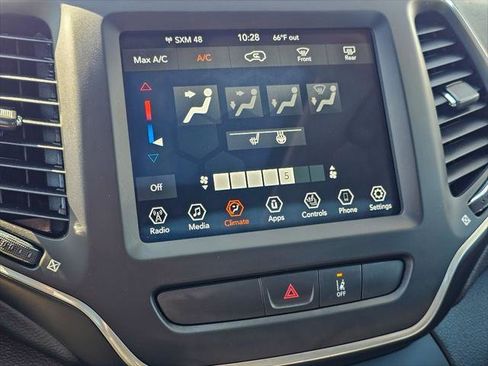Certified 2022 Jeep Cherokee Latitude w/ Sun & Sound Group AWD/4WD image 25