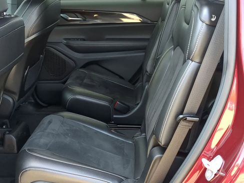 Certified 2023 Jeep Grand Cherokee L Laredo image 19