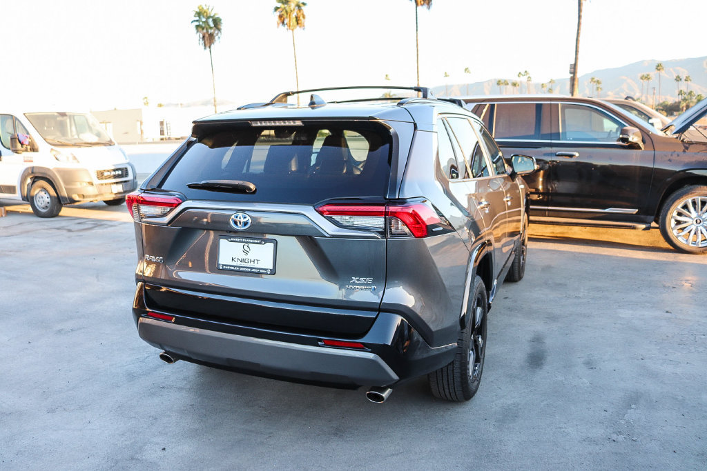 Used 2021 Toyota RAV4 XSE w/ XSE Grade Weather Package AWD/4WD image 9