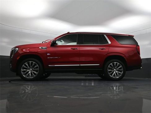 Used 2021 GMC Yukon Denali w/ Denali Premium Package image 23