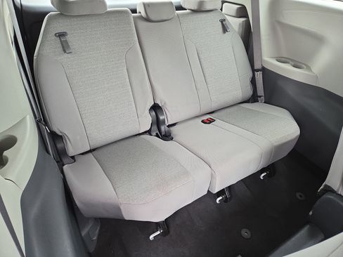 Certified 2024 Toyota Sienna LE image 18