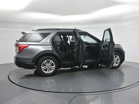 Certified 2023 Ford Explorer XLT RWD image 5