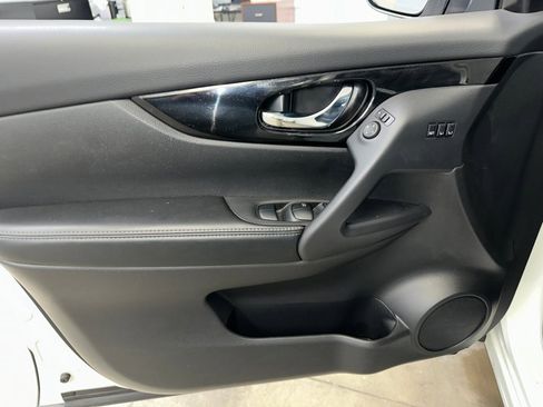 Used 2021 Nissan Rogue Sport SL w/ Premium Package image 8