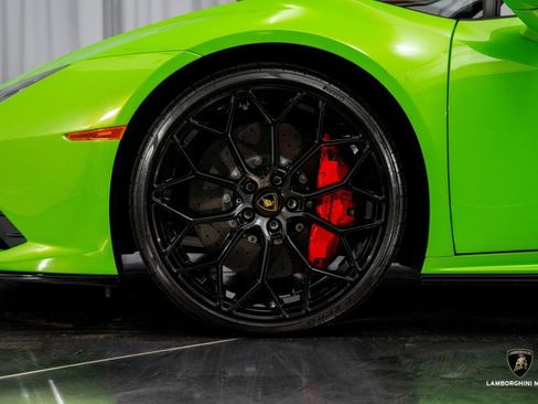 Used 2023 Lamborghini Huracan EVO image 11