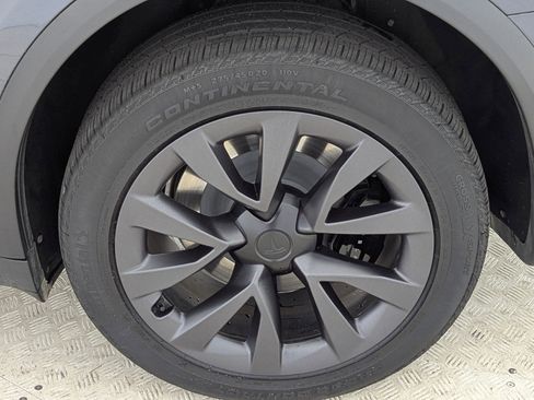 Used 2025 Tesla Model X image 12