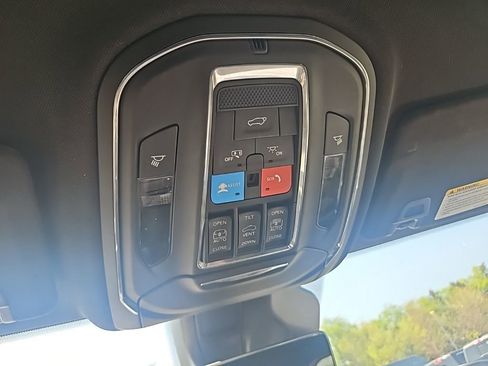 Used 2024 Jeep Grand Cherokee L Limited w/ Luxury Tech Group II image 21