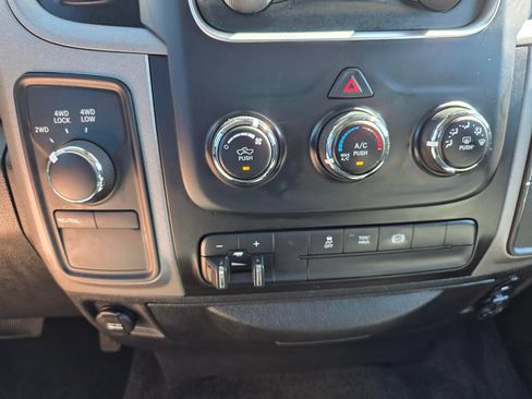 Used 2015 RAM 2500 Tradesman w/ Chrome Appearance Group AWD/4WD image 14