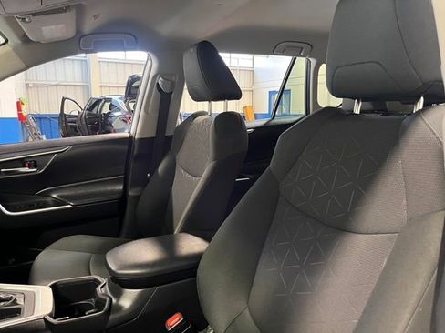 Used 2024 Toyota RAV4 XLE FWD image 23