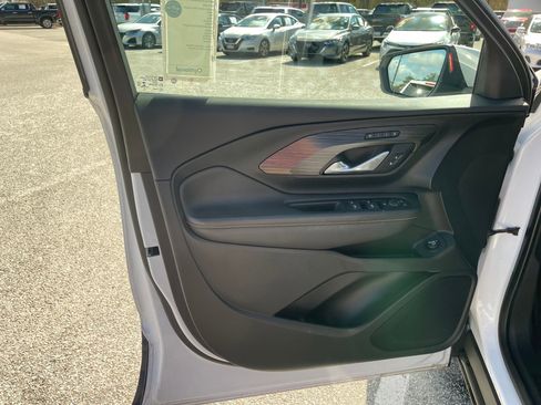 Used 2021 GMC Terrain SLT image 11