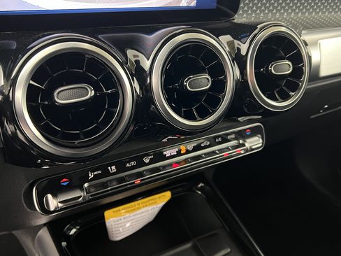 New 2026 Mercedes-Benz GLB 250 4MATIC image 32