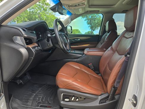 Used 2016 Cadillac Escalade Luxury AWD/4WD image 10