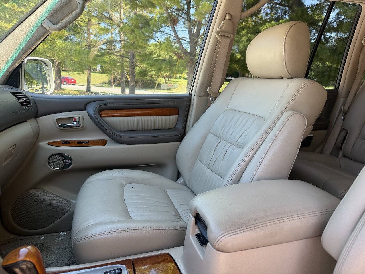 Used 2005 Lexus LX 470 4WD w/ Preferred Accessory Pkg image 36