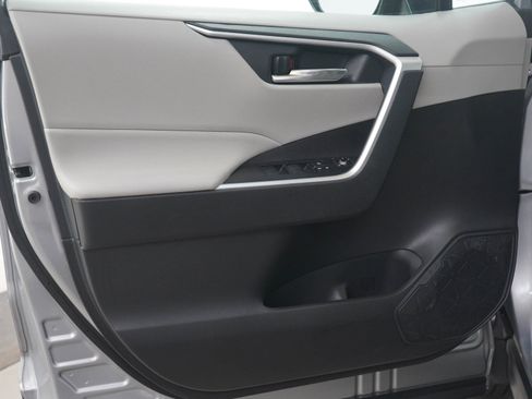 Used 2021 Toyota RAV4 XLE image 20