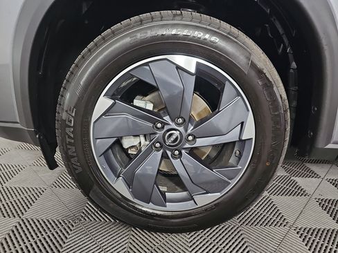 Used 2025 Nissan Rogue SV FWD image 14