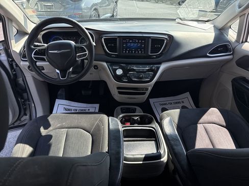 Used 2018 Chrysler Pacifica Touring Plus w/ Tire & Wheel Group image 14