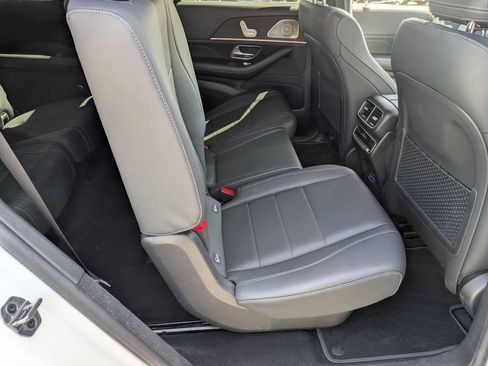 Used 2025 Mercedes-Benz GLS 450 4MATIC image 31