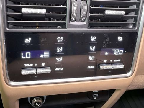 Certified 2023 Porsche Cayenne Platinum Edition AWD/4WD image 25